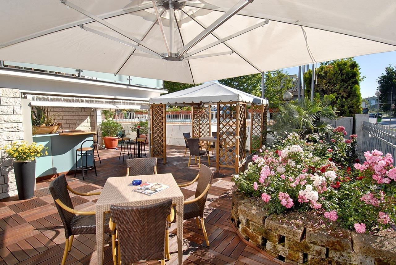 Hotel St. Moritz Bellaria-Igea Marina Exterior foto